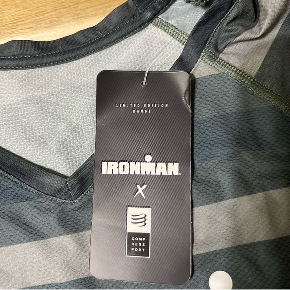 Ironman Triathlon Performance Shirt Womans Vneck Short Sleeve Striped Size XL - Picture 3 of 7